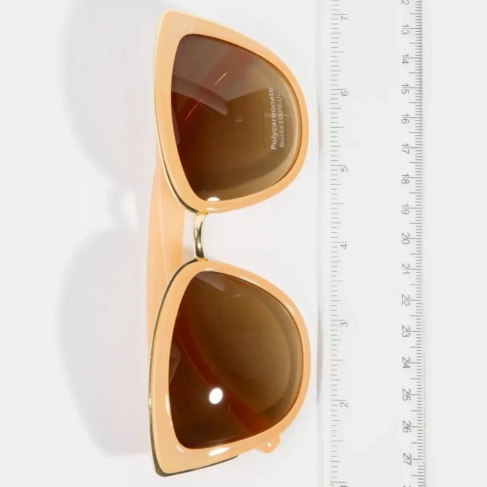Chic Peach Cat-Eye Sunglasses - Picture 3 of 11